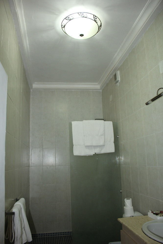 Palm Spring Resort Monrovia Kültér fotó