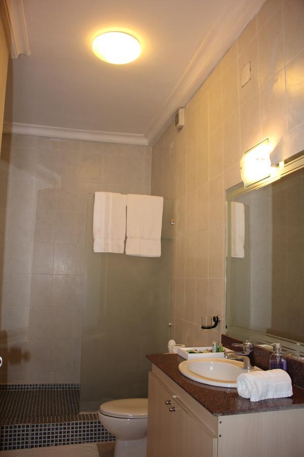 Palm Spring Resort Monrovia Kültér fotó