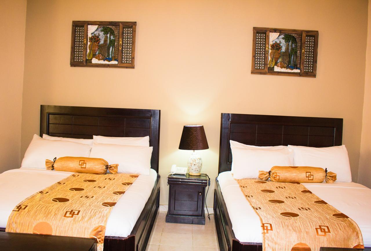 Palm Spring Resort Monrovia Kültér fotó