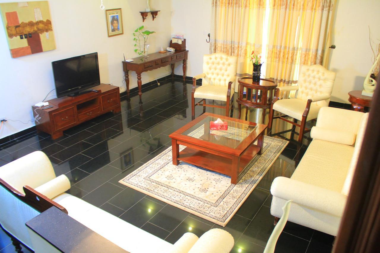 Palm Spring Resort Monrovia Kültér fotó
