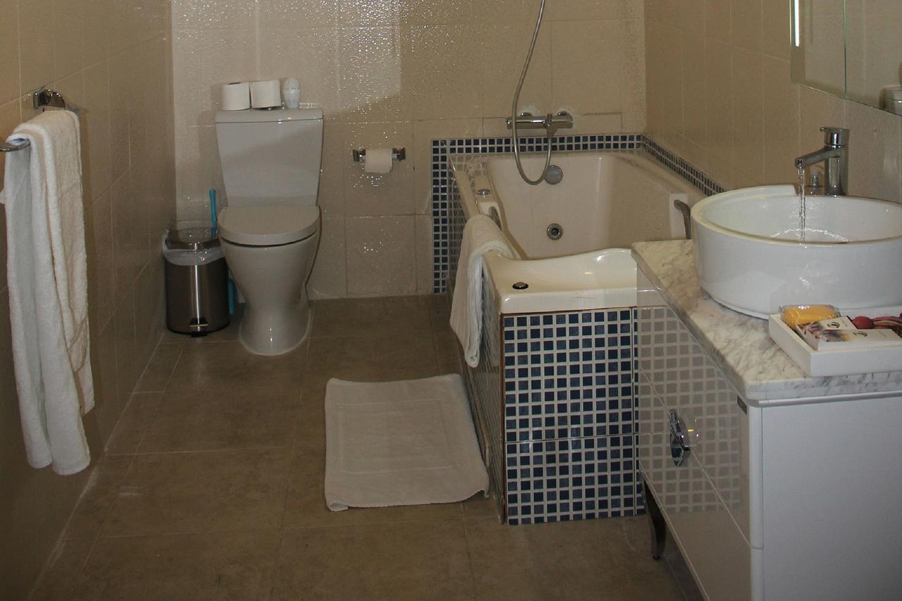 Palm Spring Resort Monrovia Kültér fotó