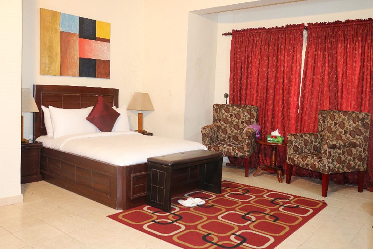 Palm Spring Resort Monrovia Kültér fotó