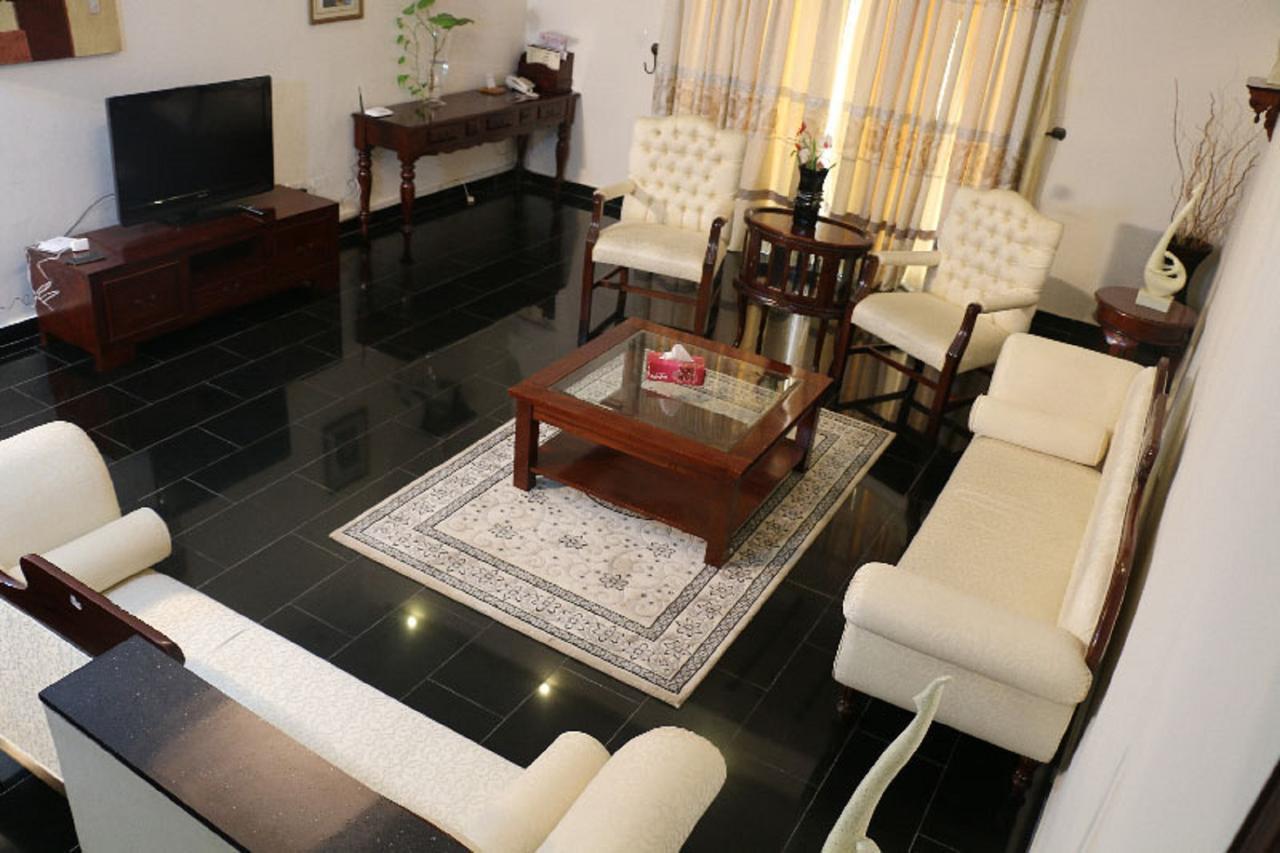 Palm Spring Resort Monrovia Kültér fotó