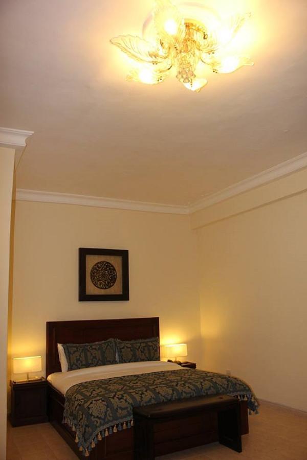 Palm Spring Resort Monrovia Kültér fotó
