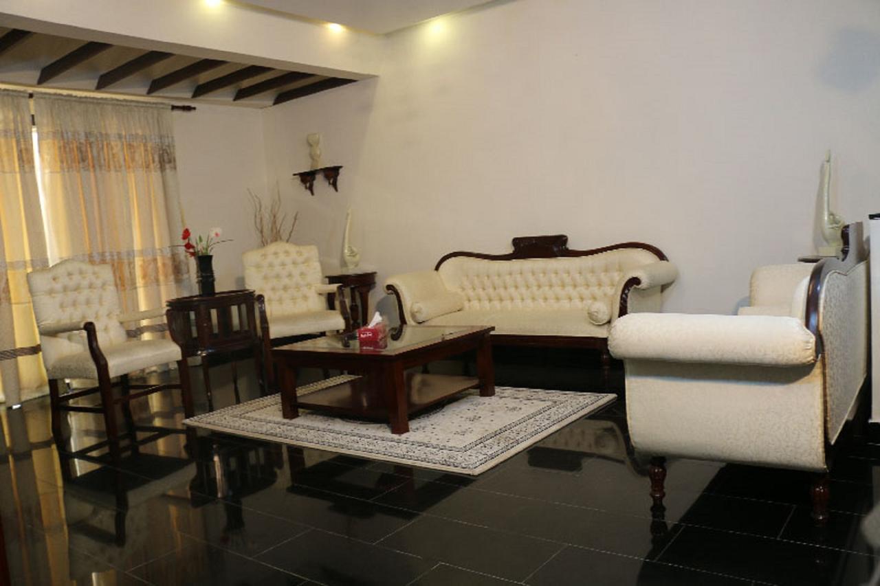 Palm Spring Resort Monrovia Kültér fotó